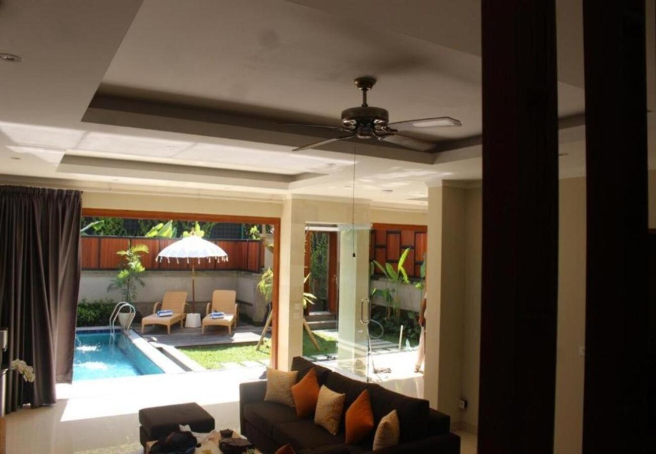 Kubu Gwk Villa Jimbaran  Exterior photo